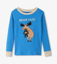 Charger l&#39;image dans la galerie, Pyjama pour enfant – Orignal et son toutou ourson sur fond bleu