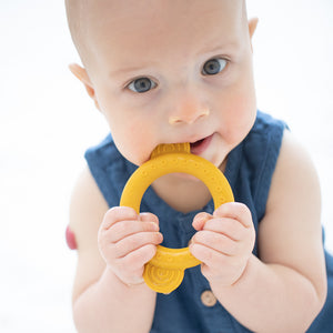 MONKEY RATTLE TEETHER