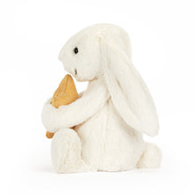 Charger l'image dans la galerie, JELLYCAT™ Cream Bunny with Star